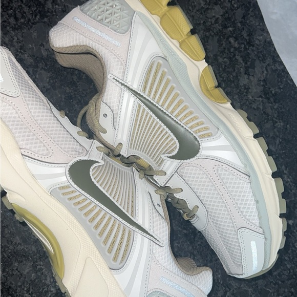 Nike Vomero 5 - Picture 2 of 2